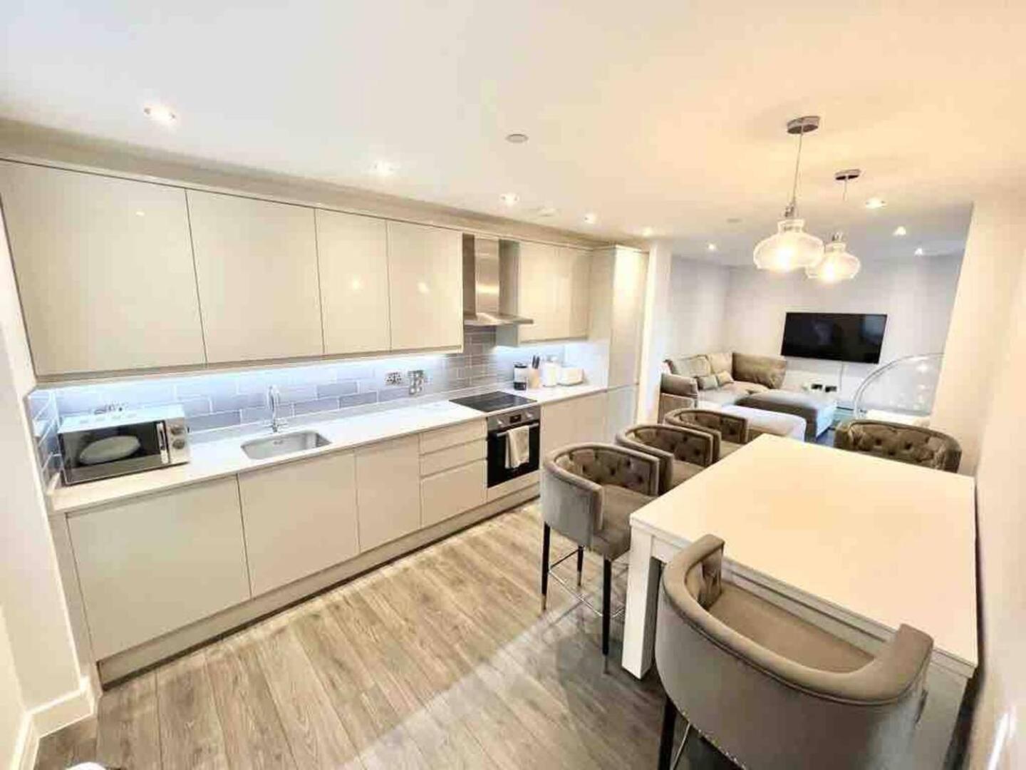 D & D Luxury Apartments Stanmore  Exterior photo